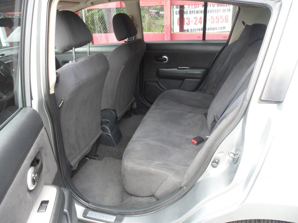 2009 nissan versa seat covers